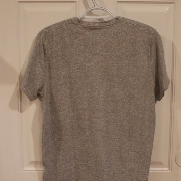 HOLLISTER Must Have Collection V Neck Tee - Picture 4 of 4